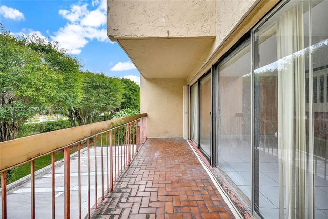 9907 NW 9th St Cir 15-20, Miami, FL 33172