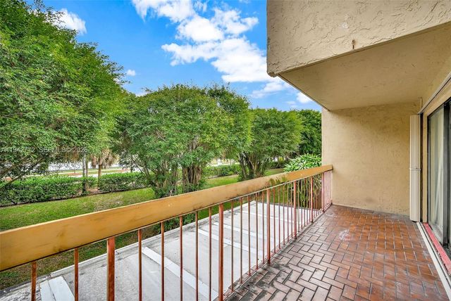 9907 NW 9th St Cir 15-20, Miami, FL 33172