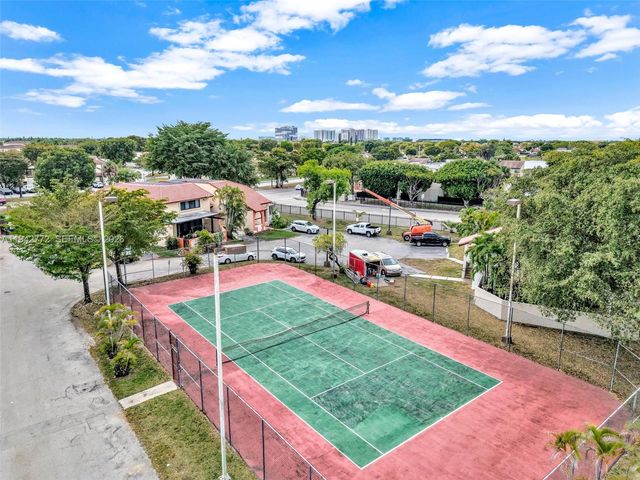 9907 NW 9th St Cir 15-20, Miami, FL 33172