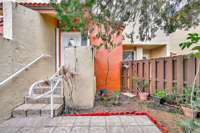 9907 NW 9th St Cir 15-20, Miami, FL 33172