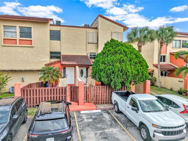 9907 NW 9th St Cir 15-20, Miami, FL 33172
