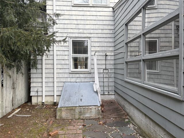 10 JESSE DAVIS Lane, Barrington, RI 02806