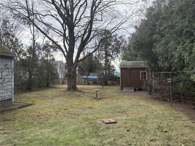 10 JESSE DAVIS Lane, Barrington, RI 02806