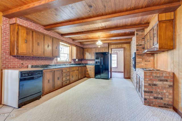 6800 West Allens Bridge Road, Greeneville, TN 37743