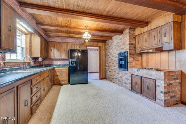 6800 West Allens Bridge Road, Greeneville, TN 37743