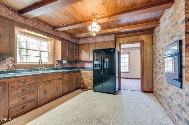 6800 West Allens Bridge Road, Greeneville, TN 37743