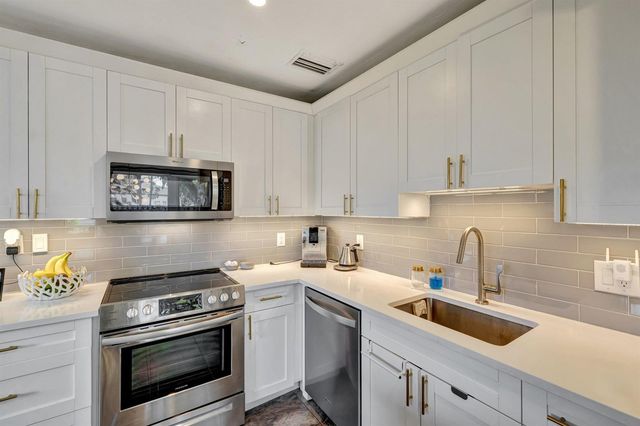 14 NE 26th Court, Wilton Manors, FL 33334