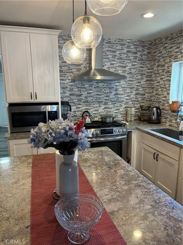 242 E M, Colton, CA 92324