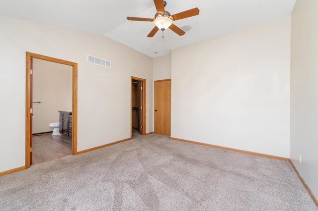 1421 N Lakeside Dr, Andover, KS 67002