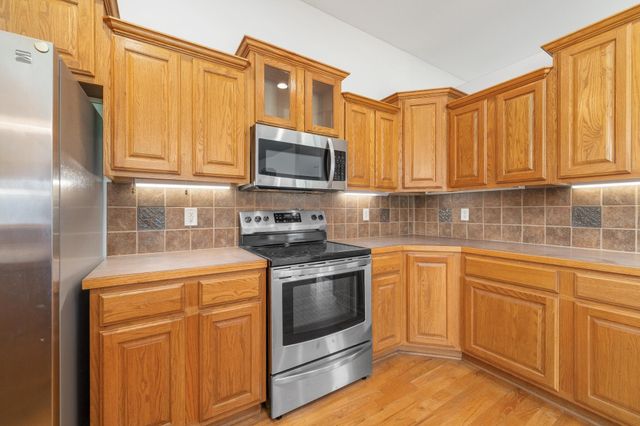 1421 N Lakeside Dr, Andover, KS 67002