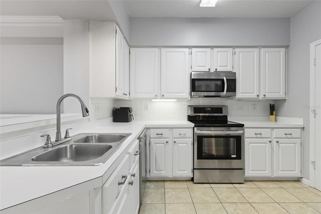 2212 BAY CLUB CIRCLE 2212, Tampa, FL 33607