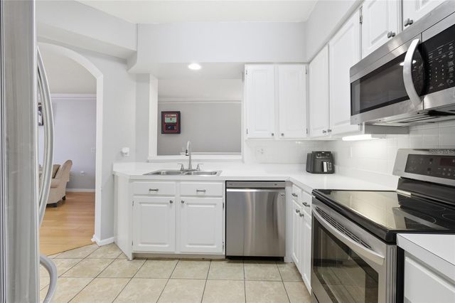 2212 BAY CLUB CIRCLE 2212, Tampa, FL 33607