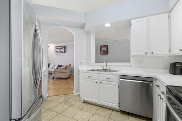 2212 BAY CLUB CIRCLE 2212, Tampa, FL 33607