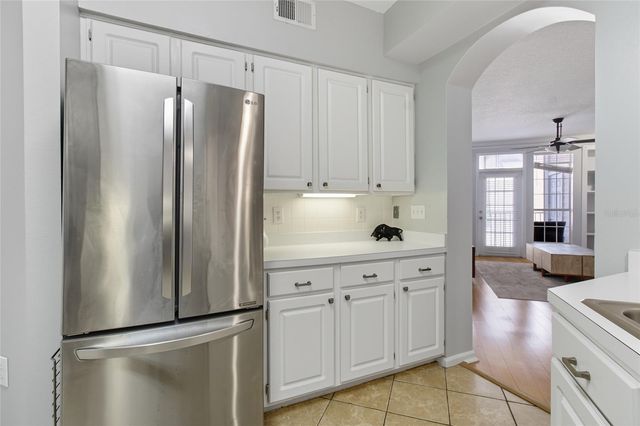 2212 BAY CLUB CIRCLE 2212, Tampa, FL 33607