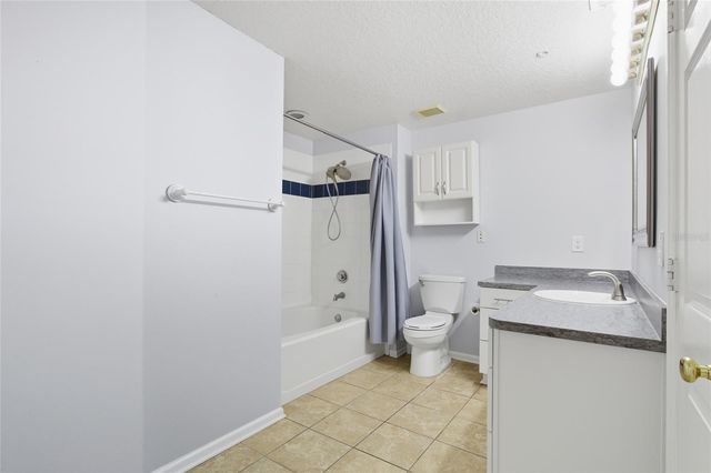 2212 BAY CLUB CIRCLE 2212, Tampa, FL 33607