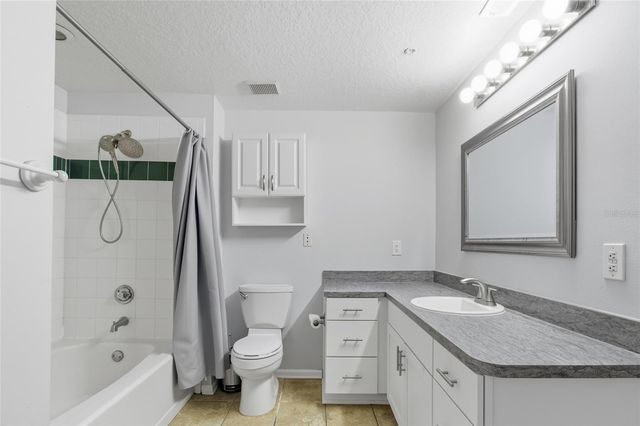 2212 BAY CLUB CIRCLE 2212, Tampa, FL 33607