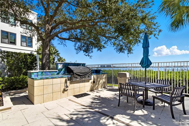 2212 BAY CLUB CIRCLE 2212, Tampa, FL 33607