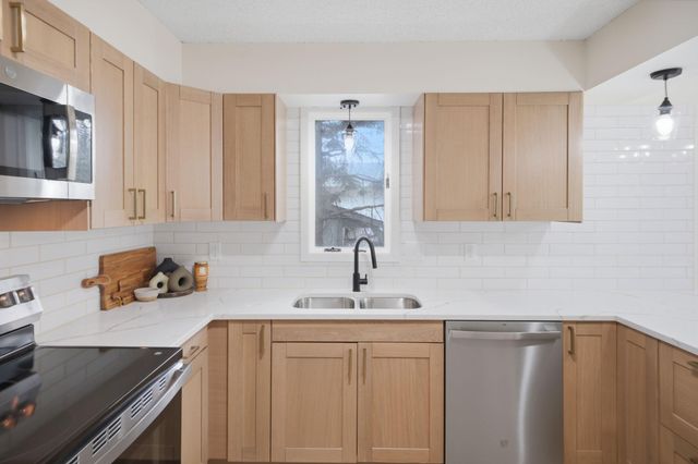 3910 65th Street E, Inver Grove Heights, MN 55076