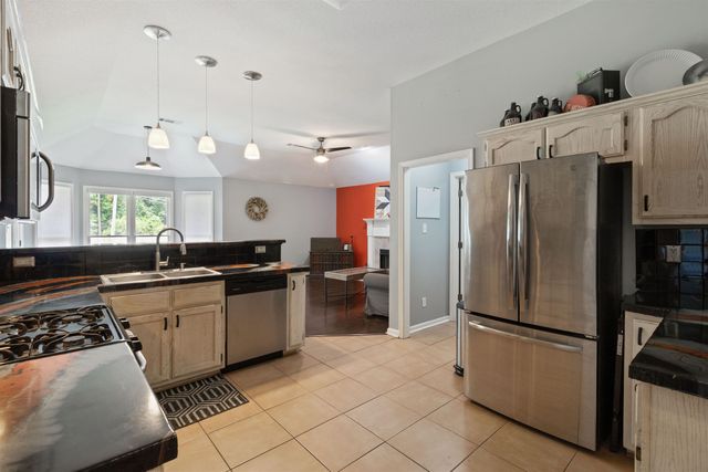 1487 FAR DR, Cordova, TN 38016