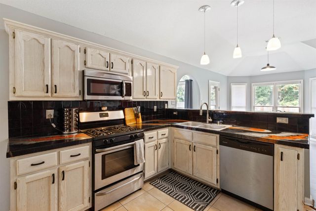 1487 FAR DR, Cordova, TN 38016