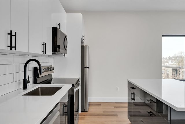 63 Belgrade Ave 205, Boston, MA 02131