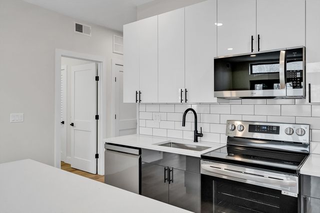 63 Belgrade Ave 205, Boston, MA 02131