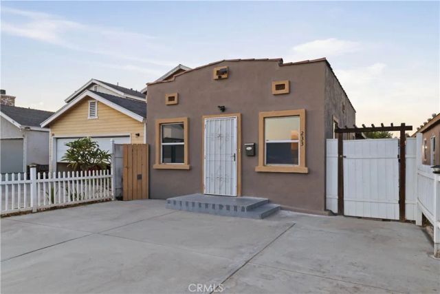 233 E Louise Street, Long Beach, CA 90805