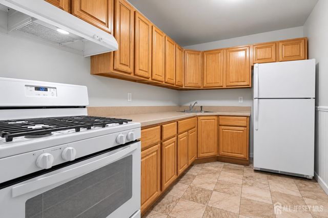 288 College Drive, Edison, NJ 08817