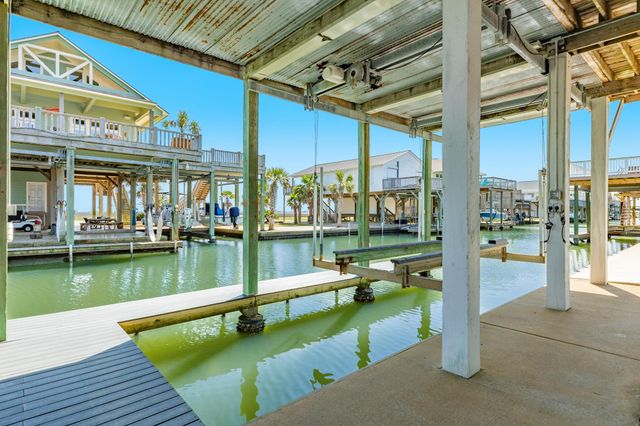 247 Schooner Drive, Freeport, TX 77541