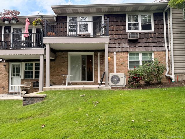 12 Harbour Lane 8A, Oyster Bay, NY 11771