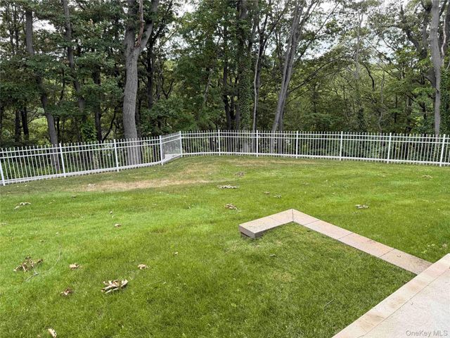 12 Harbour Lane 8A, Oyster Bay, NY 11771