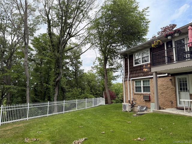 12 Harbour Lane 8A, Oyster Bay, NY 11771