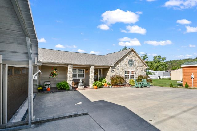 3041 Longbend Road, Galena, MO 65656