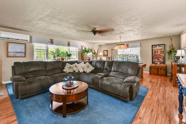3041 Longbend Road, Galena, MO 65656