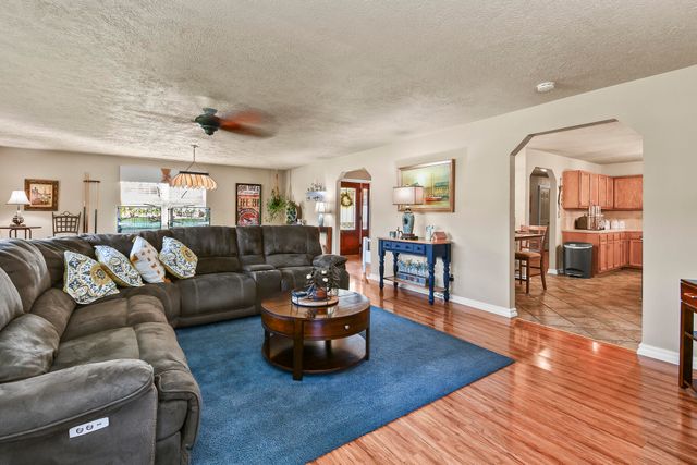 3041 Longbend Road, Galena, MO 65656
