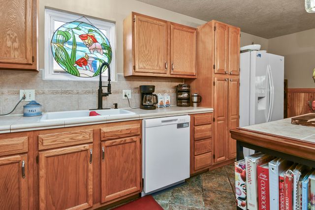 3041 Longbend Road, Galena, MO 65656