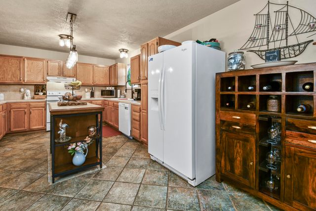 3041 Longbend Road, Galena, MO 65656