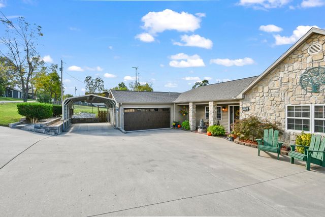 3041 Longbend Road, Galena, MO 65656