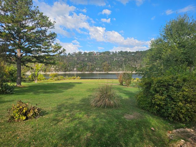 3041 Longbend Road, Galena, MO 65656