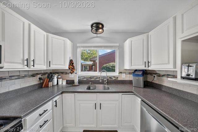 41052 Greenbrook Lane, Plymouth Charter Township, MI 48170