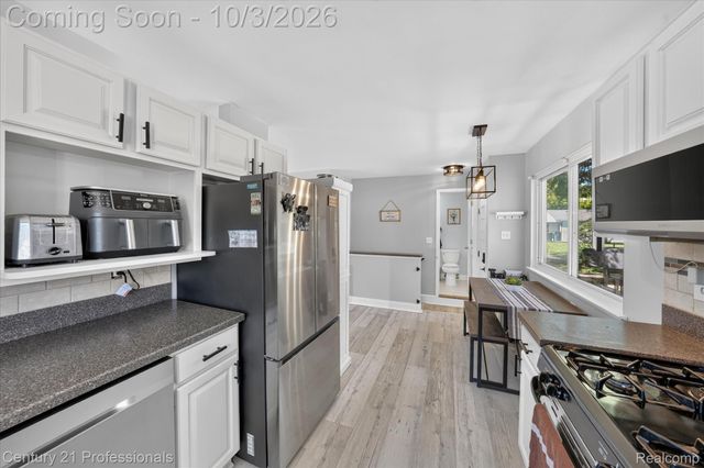 41052 Greenbrook Lane, Plymouth Charter Township, MI 48170