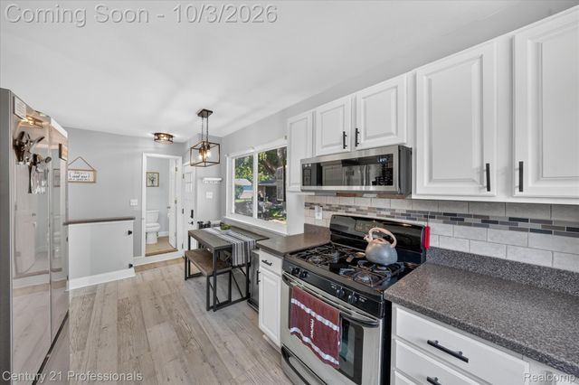 41052 Greenbrook Lane, Plymouth Charter Township, MI 48170