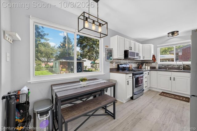 41052 Greenbrook Lane, Plymouth Charter Township, MI 48170