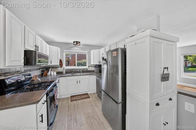 41052 Greenbrook Lane, Plymouth Charter Township, MI 48170