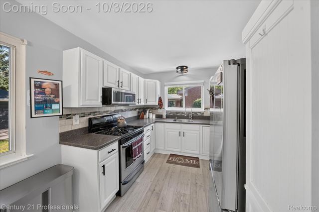 41052 Greenbrook Lane, Plymouth Charter Township, MI 48170