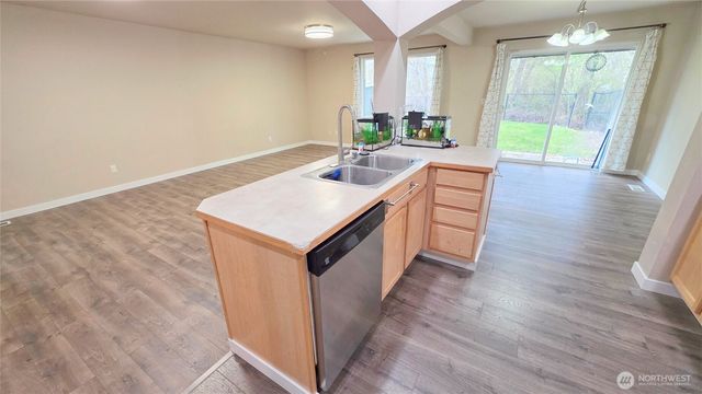 17933 73rd Avenue E, Puyallup, WA 98375