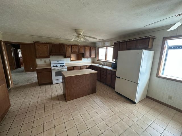 5260 E Summerholme Drive, Knox, IN 46534