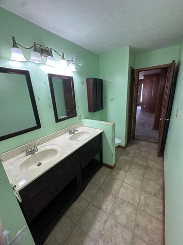 5260 E Summerholme Drive, Knox, IN 46534