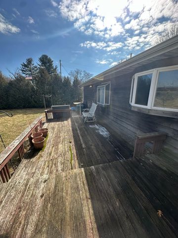 5260 E Summerholme Drive, Knox, IN 46534