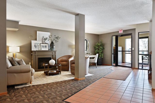 4465 Trenton Lane N 301, Plymouth, MN 55442